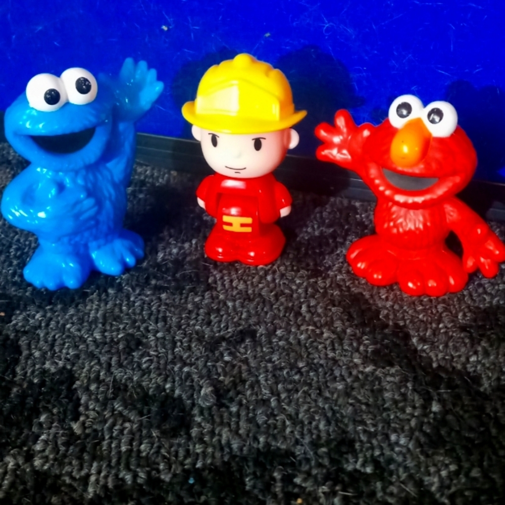Elmo & cookie monster Yellow-Helmeted Construction Kid Toy Figure -